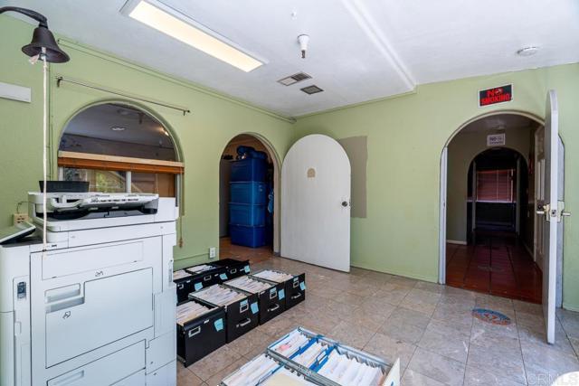 9780 Dunbar Ln Lane, El Cajon CA: https://media.crmls.org/mediaz/8f50e1f3-accb-495f-bb8b-497717188d74.jpg