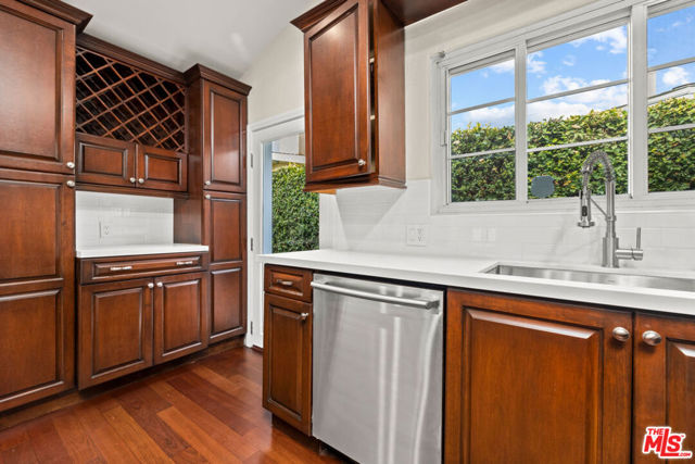 427 W Manchester Avenue, Playa del Rey CA: https://media.crmls.org/mediaz/8f511e46-c975-4183-a67b-5d767b6f56e8.jpg