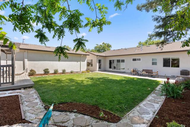 12763 Camrose Ave, Saratoga CA: https://media.crmls.org/mediaz/8f512790-423a-41b1-8012-adabe900452f.jpg