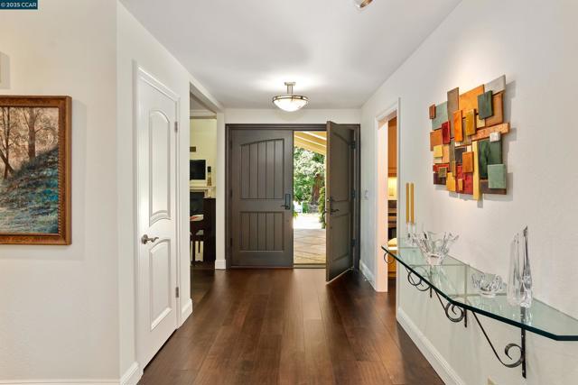 2142 Deer Oak Way, Danville CA: https://media.crmls.org/mediaz/8f51dba3-7fa6-41e5-a30e-3c52e3173fb8.jpg