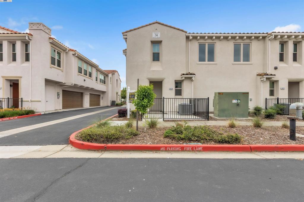5301 E Commerce Way #34104