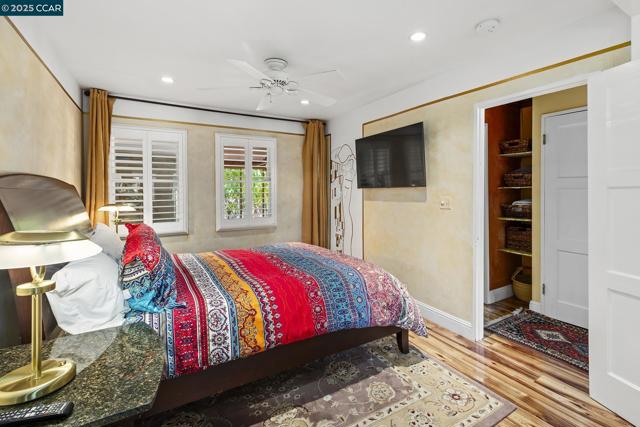 17190 Cedar Ave, Sonoma CA: https://media.crmls.org/mediaz/8f525779-7c43-49b5-a155-3a4d3740c0e9.jpg