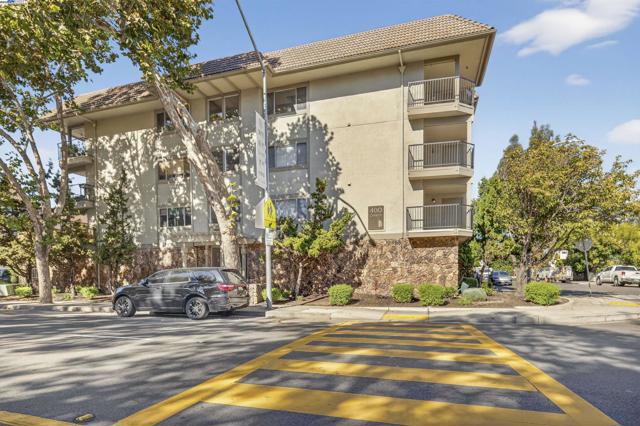 400 Davis St, San Leandro CA: https://media.crmls.org/mediaz/8f527da7-926a-474b-bc19-95d11038ce14.jpg