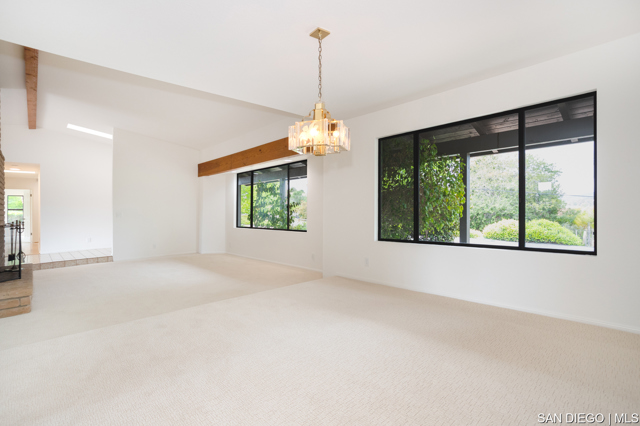 627 Elm Tree LN, Fallbrook CA: https://media.crmls.org/mediaz/8f52b0b6-fc2f-423a-82d0-28fcb9aedefa.jpg