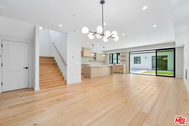 4647 Morse Avenue, Sherman Oaks CA: https://media.crmls.org/mediaz/8f52b213-1378-4674-a730-29dc49951d20.jpg