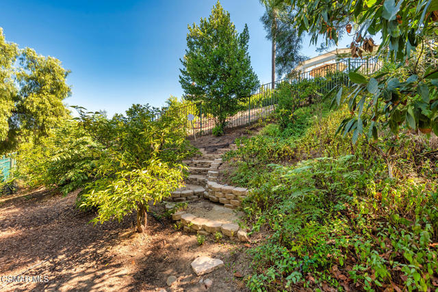 213 Heath Meadow Court, Simi Valley CA: https://media.crmls.org/mediaz/8f52fda2-8b6f-43f5-b7ad-9c873f5f1e11.jpg