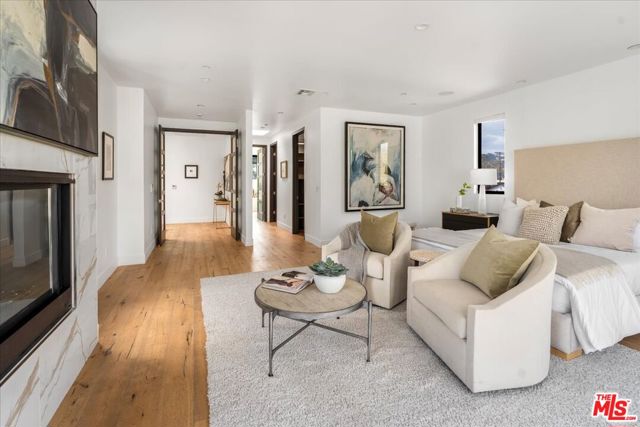 616 N FULLER Avenue, Los Angeles CA: https://media.crmls.org/mediaz/8f5301a6-42d7-4982-869e-ecc24a1c65b2.jpg