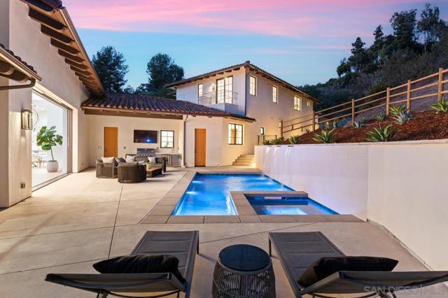 5758 Las Palomas, Rancho Santa Fe CA: https://media.crmls.org/mediaz/8f5352bb-2c15-498a-b488-d12526f4cbde.jpg