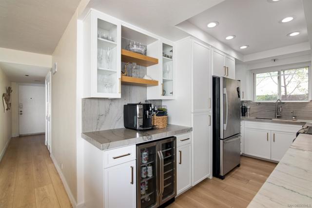 1221 Parker Pl, San Diego CA: https://media.crmls.org/mediaz/8f5454b4-4cd1-4914-92b2-5f687b605bbb.jpg
