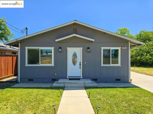 4585 Summer St, Olivehurst CA: https://media.crmls.org/mediaz/8f545ce1-ccad-4db5-b346-ce3a131bfd56.jpg