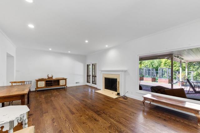 680 Fairway Circle, Hillsborough CA: https://media.crmls.org/mediaz/8f547615-839a-4ceb-b1cd-9a4245b0e348.jpg