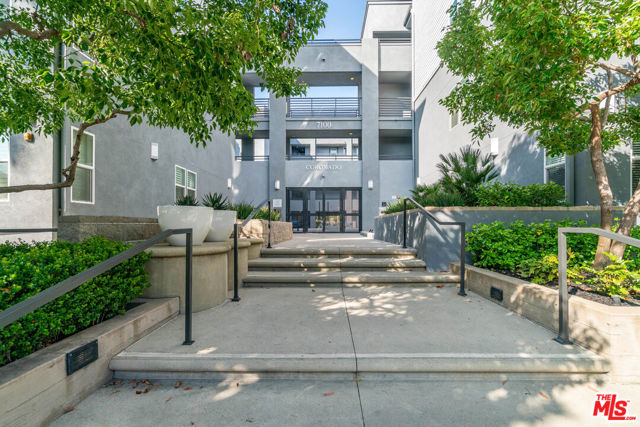 7100 Playa Vista Drive, Playa Vista CA: https://media.crmls.org/mediaz/8f54ac3e-d7ae-430a-b7be-675e431babfe.jpg