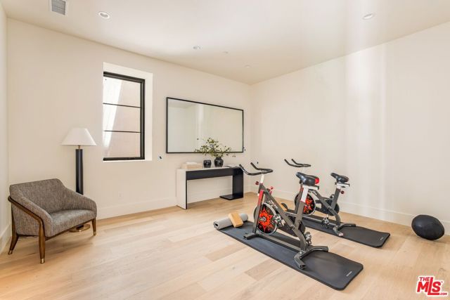 1749 Mandeville Lane, Los Angeles CA: https://media.crmls.org/mediaz/8f560dcb-5778-454e-a630-402c1303425f.jpg