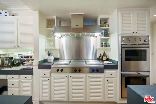 31740 Broad Beach Road, Malibu CA: https://media.crmls.org/mediaz/8f56d00e-e862-4a4d-bca7-193bd611cf01.jpg