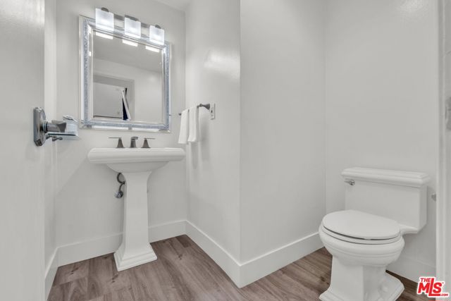 13224 Admiral Avenue, Marina del Rey CA: https://media.crmls.org/mediaz/8f573baa-92c3-4427-b188-72bc48a008cd.jpg