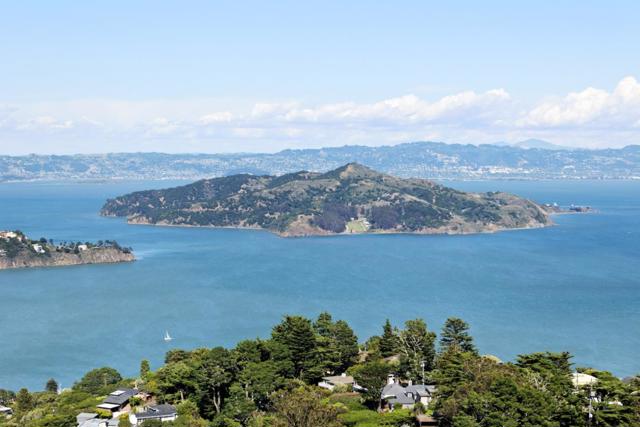 3 Wolfback Ridge Road, Sausalito CA: https://media.crmls.org/mediaz/8f5752fd-f1b5-43d9-95cd-9cfe5b20bdd8.jpg