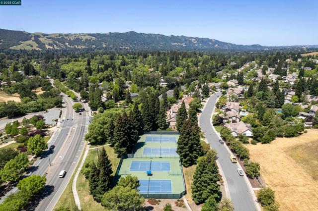 315 Glasgow Circle, Danville CA: https://media.crmls.org/mediaz/8f579cc9-af7c-4f88-bbdc-1e6ec0aba594.jpg