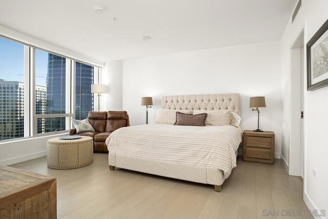 888 W E Street, San Diego CA: https://media.crmls.org/mediaz/8f58c3a2-89f6-4a44-a72c-d8d6220e765f.jpg