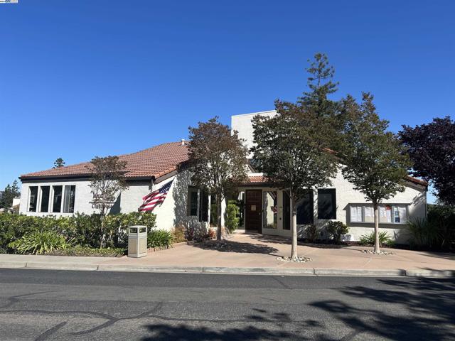 21117 Gary Dr, Hayward CA: https://media.crmls.org/mediaz/8f58fac4-8293-444b-8f5a-e9def59c88fb.jpg