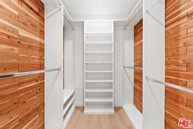 4800 Topeka Drive, Tarzana CA: https://media.crmls.org/mediaz/8f5a7f08-50e7-491b-b0e6-843a65927a64.jpg