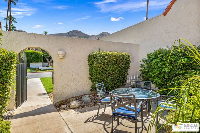 3351 Andreas Hills Drive, Palm Springs CA: https://media.crmls.org/mediaz/8f5aa89a-1eae-400a-8bd6-3d3917bb58a8.jpg
