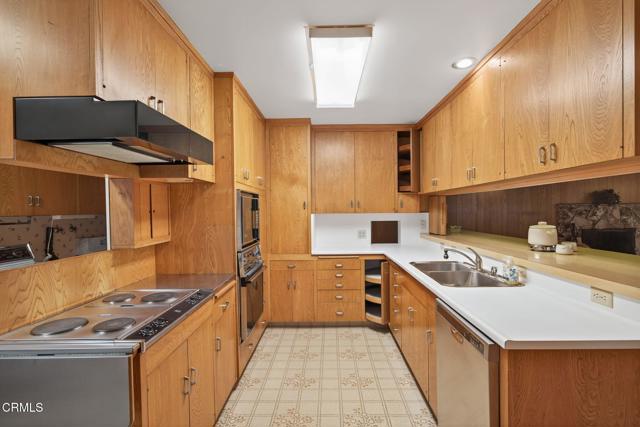 640 Fernwood Drive, Oxnard CA: https://media.crmls.org/mediaz/8f5ac416-2d23-44a6-841a-dc4d84847666.jpg