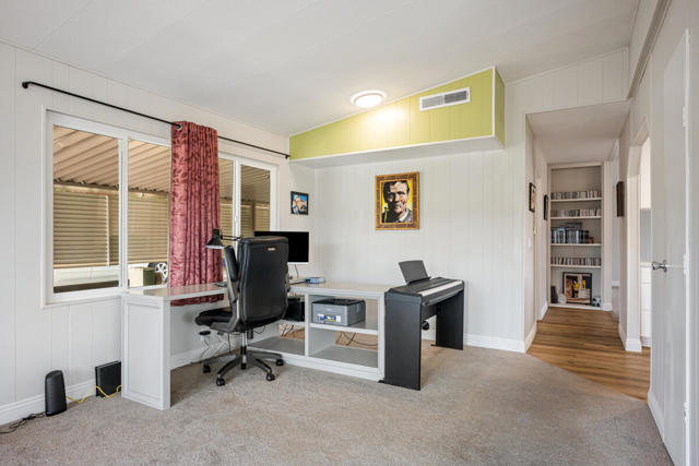257 Laredo Drive, Palm Springs CA: https://media.crmls.org/mediaz/8f5adc8a-f9fd-435f-8e41-c9c112faee2c.jpg