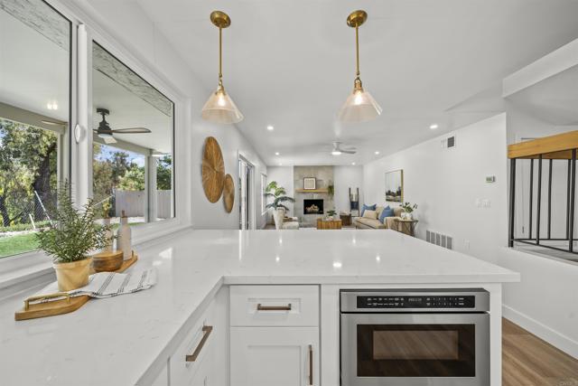 223 Cottingham Ct, Oceanside CA: https://media.crmls.org/mediaz/8f5af041-9f63-4dc6-9a66-dca8d71f1ad9.jpg