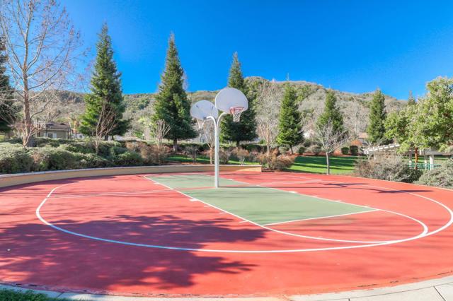 7634 Alister Court, Gilroy CA: https://media.crmls.org/mediaz/8f5b08a9-8146-4b60-9dcd-56ee9800f0ac.jpg