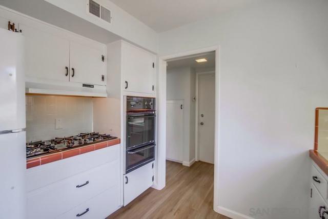 349 351 G Avenue, Coronado CA: https://media.crmls.org/mediaz/8f5c617d-cff5-4a50-8f41-95e17312256e.jpg