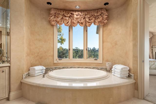 7756 St Andrews Road, Rancho Santa Fe CA: https://media.crmls.org/mediaz/8f5c71a3-5752-4873-80c5-249d87da9cfe.jpg