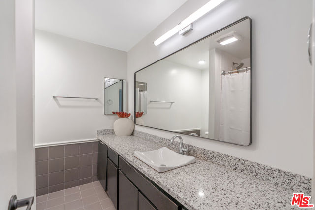 8535 W West Knoll Drive, West Hollywood CA: https://media.crmls.org/mediaz/8f5df777-cefd-4f52-8364-b355345d92c6.jpg