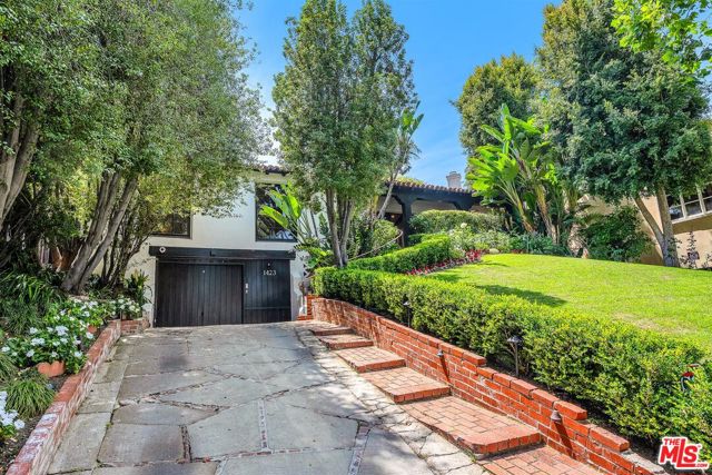 1423 Warnall Avenue, Los Angeles CA: https://media.crmls.org/mediaz/8f5e4973-798b-414b-8a32-88b5611eeb80.jpg