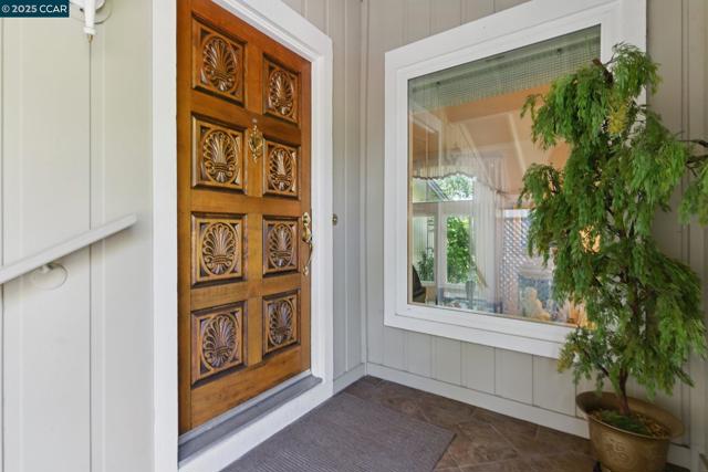 117 Alta Mesa Ct, Moraga CA: https://media.crmls.org/mediaz/8f5e58b4-960a-4cc7-9f40-b0edcc149423.jpg