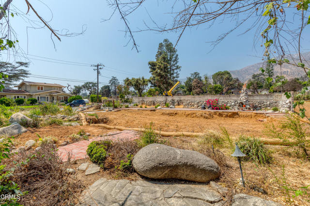 1215 E Mendocino Street, Altadena CA: https://media.crmls.org/mediaz/8f5e7db0-a1f0-4d5d-88ce-778536829f00.jpg