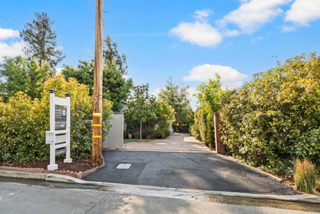332 Camino Al Lago, Menlo Park CA: https://media.crmls.org/mediaz/8f5f2042-8abf-4c78-b4dc-a91c0dbf5935.jpg