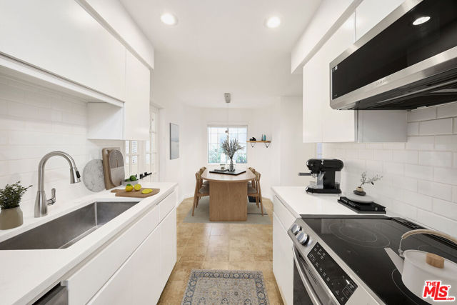 1228 14th Street, Santa Monica CA: https://media.crmls.org/mediaz/8f5f2ca9-8ba5-46a6-bdee-79ac6e7e4be0.jpg