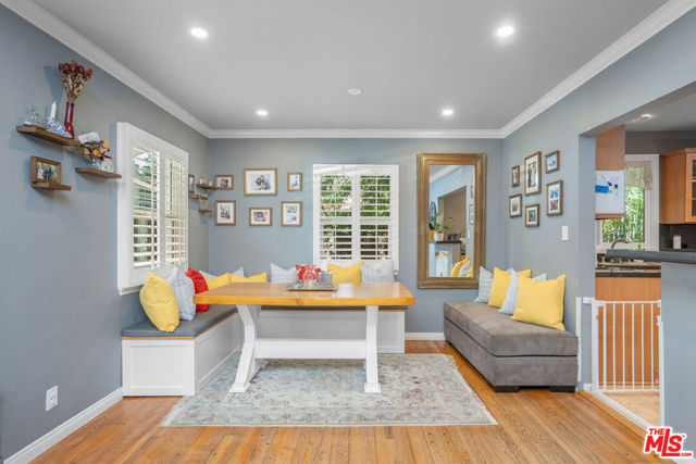 5146 Topanga Canyon Boulevard, Woodland Hills CA: https://media.crmls.org/mediaz/8f5fedea-cfa8-4ca9-9f3c-d30a7f1e26e1.jpg