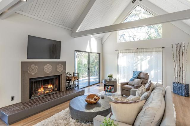 5 Sandstone Street, Portola Valley CA: https://media.crmls.org/mediaz/8f600c8e-a4d3-48bc-915d-ebadd5b59e6c.jpg
