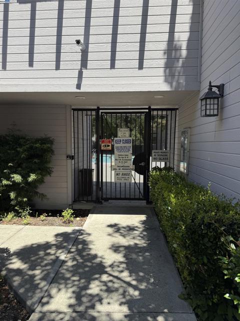 132 Crosswind Court, Hercules CA: https://media.crmls.org/mediaz/8f603a02-e057-420d-98a0-76f3080f1fd2.jpg