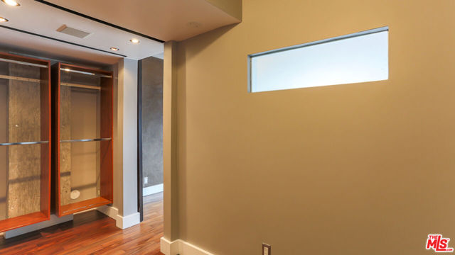 7250 Franklin Avenue, Los Angeles CA: https://media.crmls.org/mediaz/8f607df6-111d-437b-945a-244dca85b85f.jpg