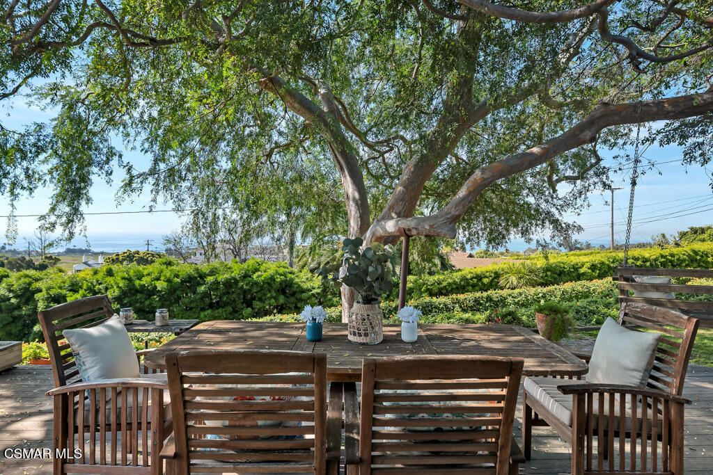 https://media.crmls.org/mediaz/8f6151e2-e3c7-4586-a712-80f91b95d1f8.jpg?preset=X-Large