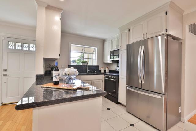 4346 Jan Way, San Jose CA: https://media.crmls.org/mediaz/8f61c392-4727-4ca9-a481-269a2ac25929.jpg