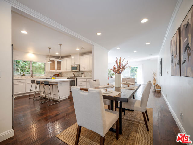 5417 Allott Avenue, Sherman Oaks CA: https://media.crmls.org/mediaz/8f6217e6-e602-4a57-aef2-15aef5c9a60e.jpg