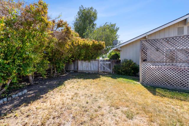 50 Florence Court, Hollister CA: https://media.crmls.org/mediaz/8f626b0b-b54d-4315-928b-f4025749ebdd.jpg