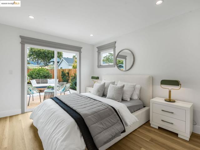 1415 10Th St, Berkeley CA: https://media.crmls.org/mediaz/8f626c3c-a6a3-4d80-9ad0-df1f8a5da09a.jpg