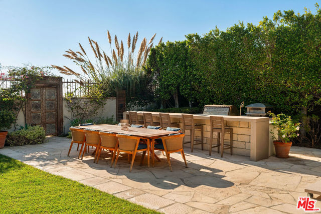 Image 50 of 72 For 705 Palisades Beach Road