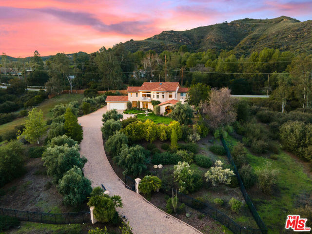 2175 Cold Canyon Road, Calabasas CA: https://media.crmls.org/mediaz/8f62e4f1-c34a-4d62-a967-590a71f63251.jpg