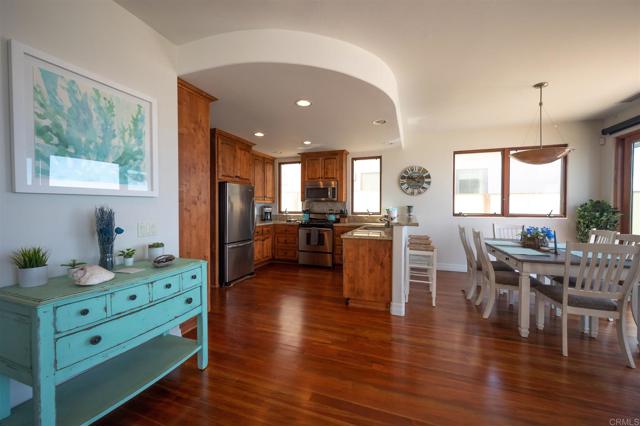 Detail Gallery Image 3 of 36 For 5556 Calumet Ave, La Jolla,  CA 92037 - 3 Beds | 3/1 Baths