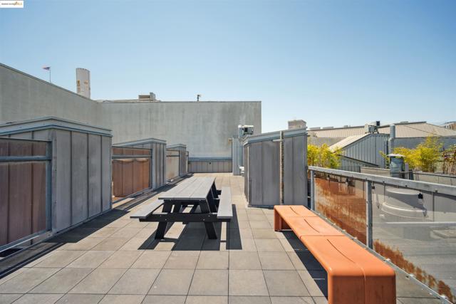 83 McAllister St, San Francisco CA: https://media.crmls.org/mediaz/8f63bd06-0ec5-4563-8e37-a09fd2c23d53.jpg